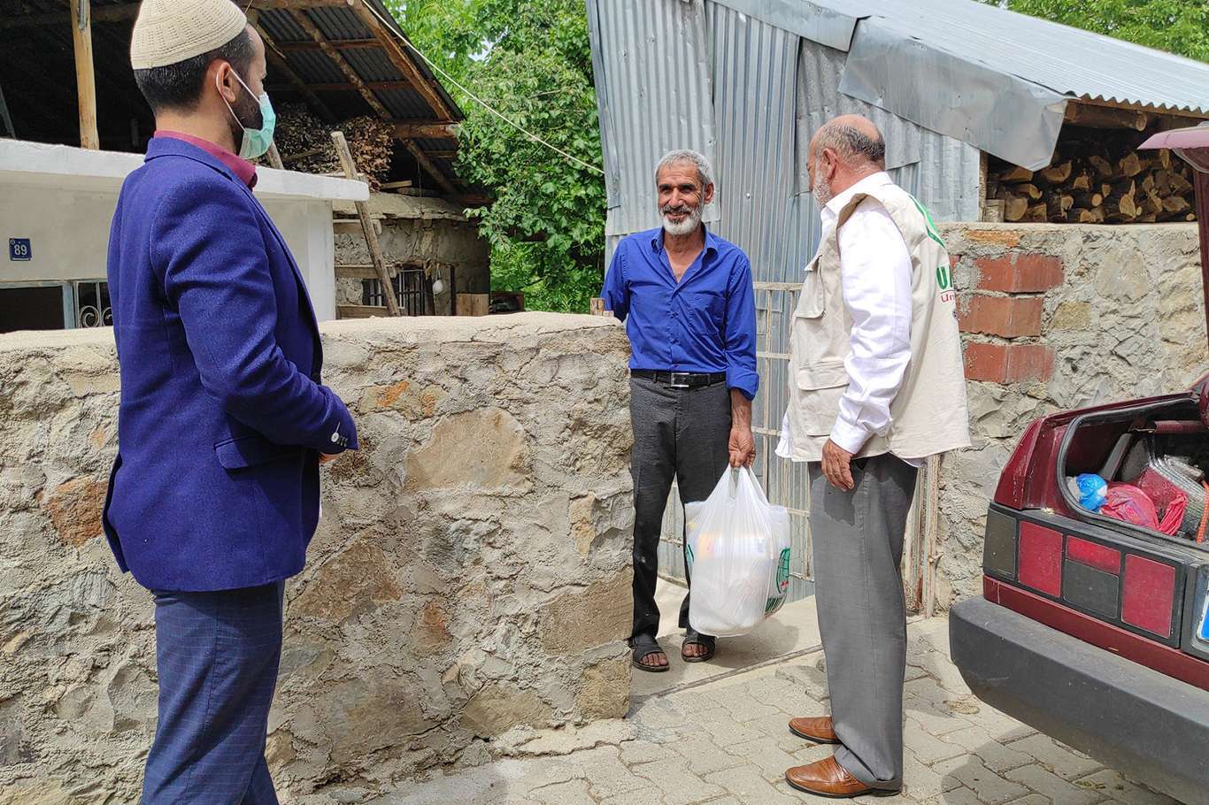 Hope Caravan distributes food packages to hundreds of families in eastern Turkey